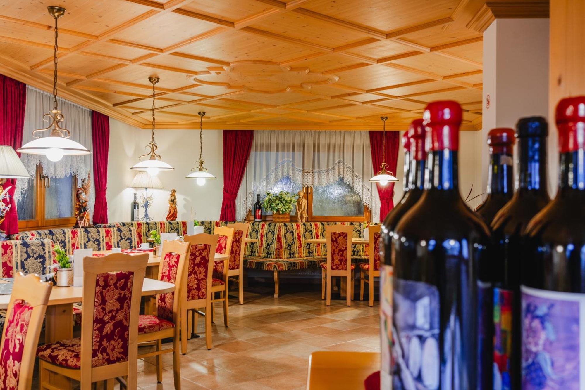 Garni Hotel Belalp Santa Cristina Val Gardena Exterior foto
