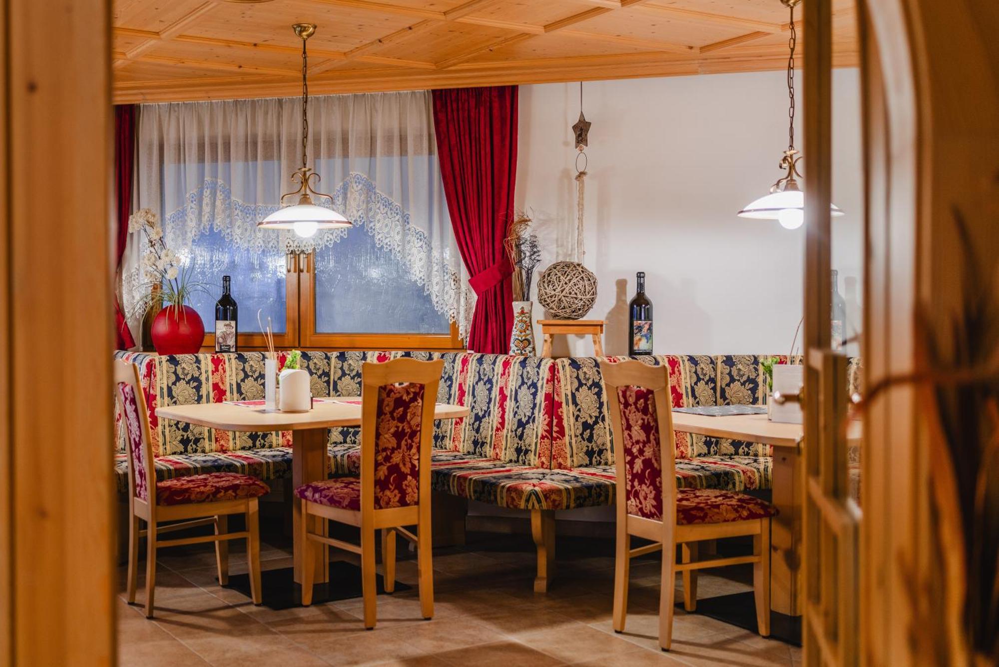 Garni Hotel Belalp Santa Cristina Val Gardena Exterior foto