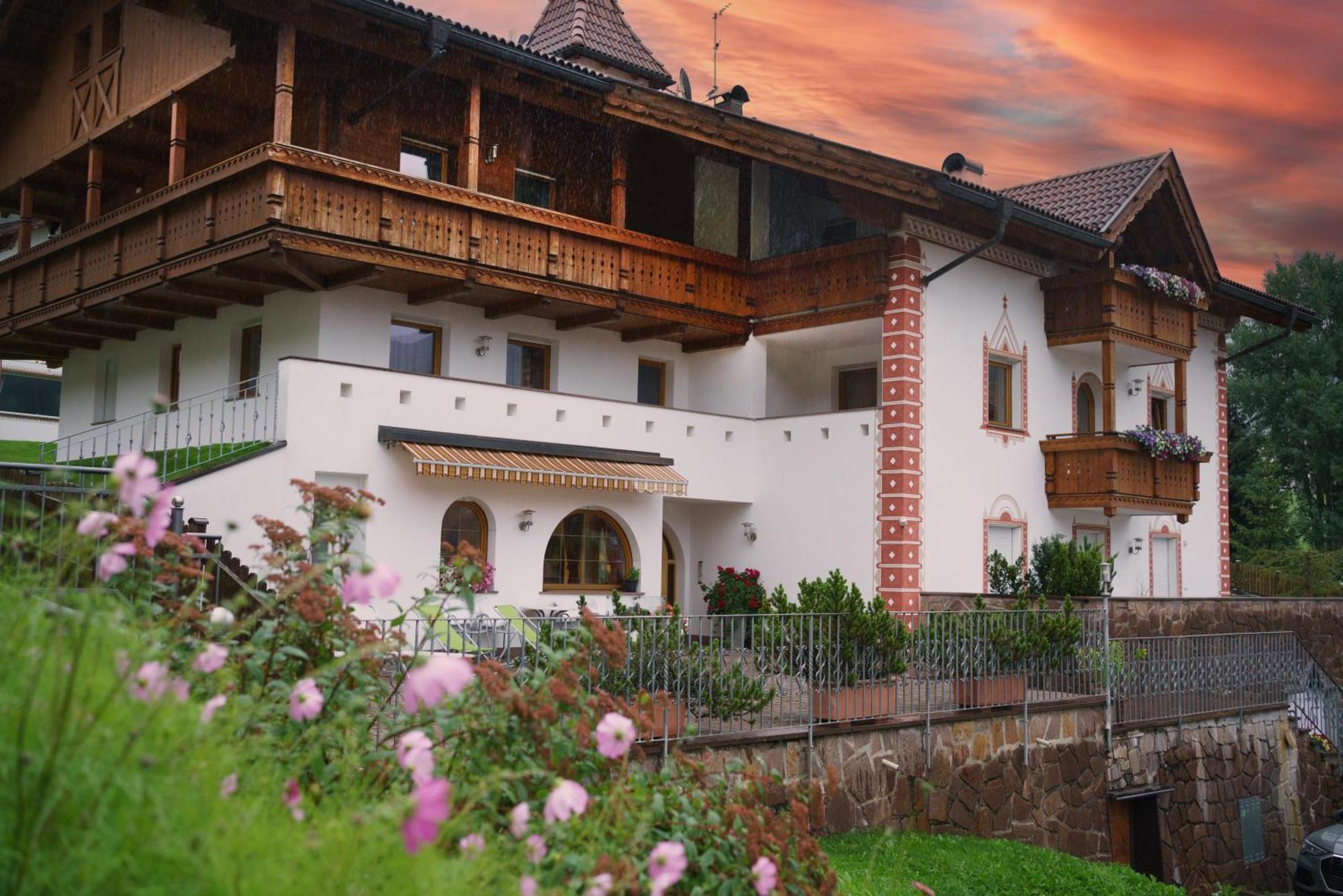 Garni Hotel Belalp Santa Cristina Val Gardena Exterior foto