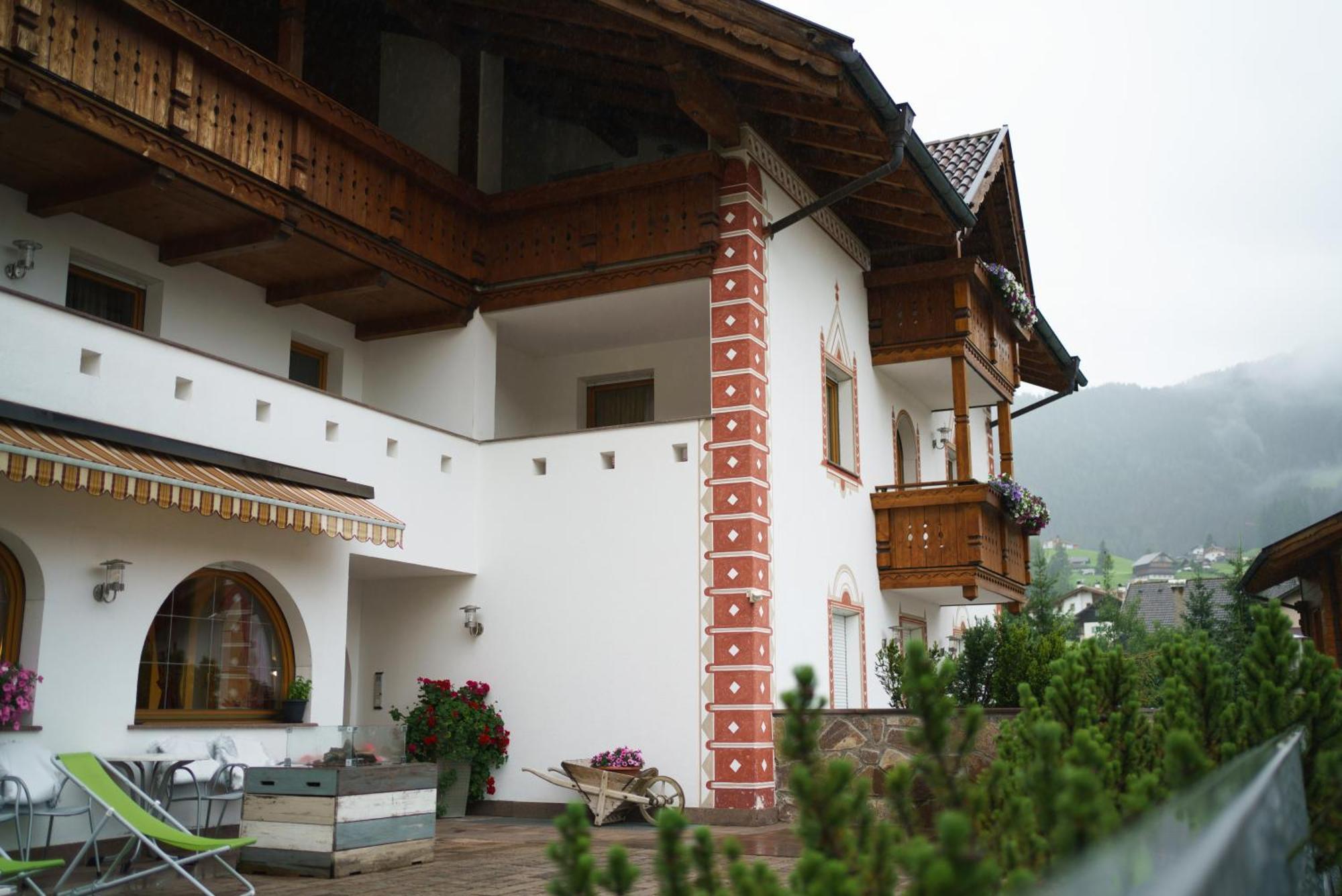 Garni Hotel Belalp Santa Cristina Val Gardena Exterior foto
